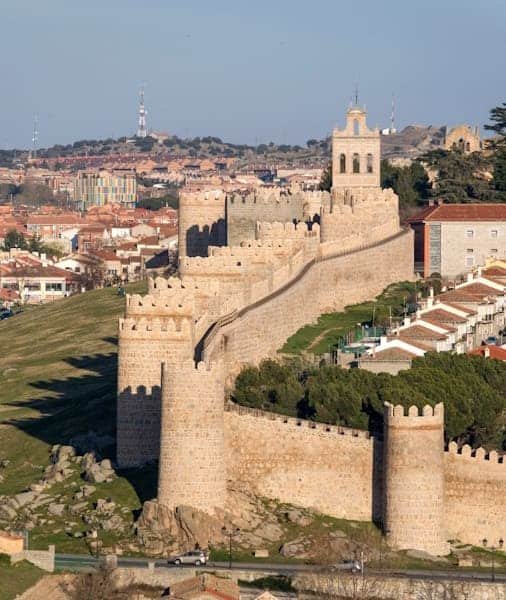 Ávila‎